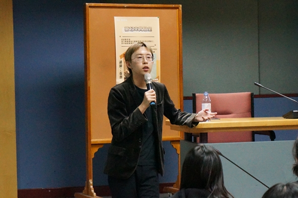 圖片標題:01張藝和大家分享臉部保養