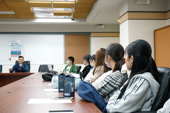 圖片標題:02 台下觀眾認真聽講