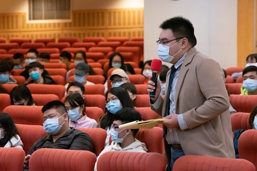 圖片標題:08 政治系同學發問