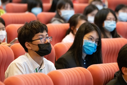 圖片標題:09 同學們專注聆聽