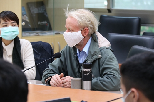 圖片標題:04 人權學程雷教授提出觀點