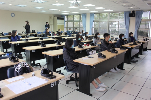 圖片標題:04 參與同學專注聆聽分享