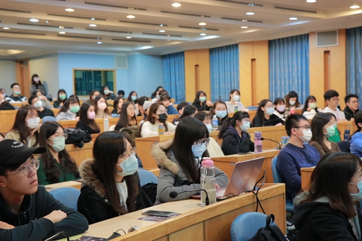 圖片標題:01 認真聽講的觀眾