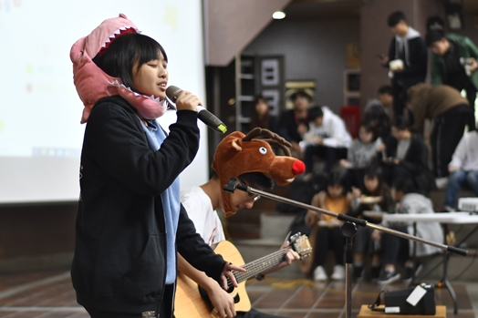 圖片標題:吉他社表演