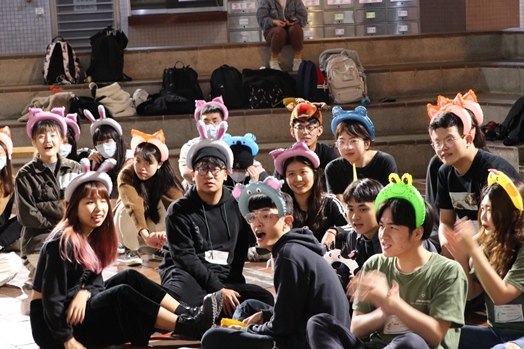 圖片標題:台下同學反應激烈社團趣味競賽_