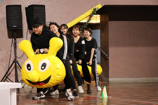 圖片標題:活動進行社團趣味競賽_競走毛毛蟲