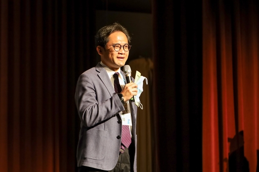 圖片標題:01 學務長李坤璋上台致詞