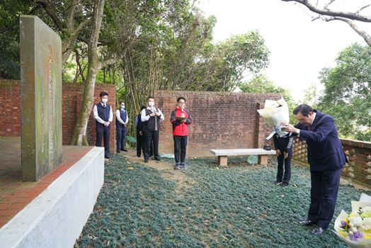 圖片標題:10 馬英九前往王寵惠墓園致意