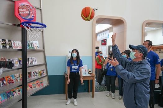 圖片標題:03-副校長投籃