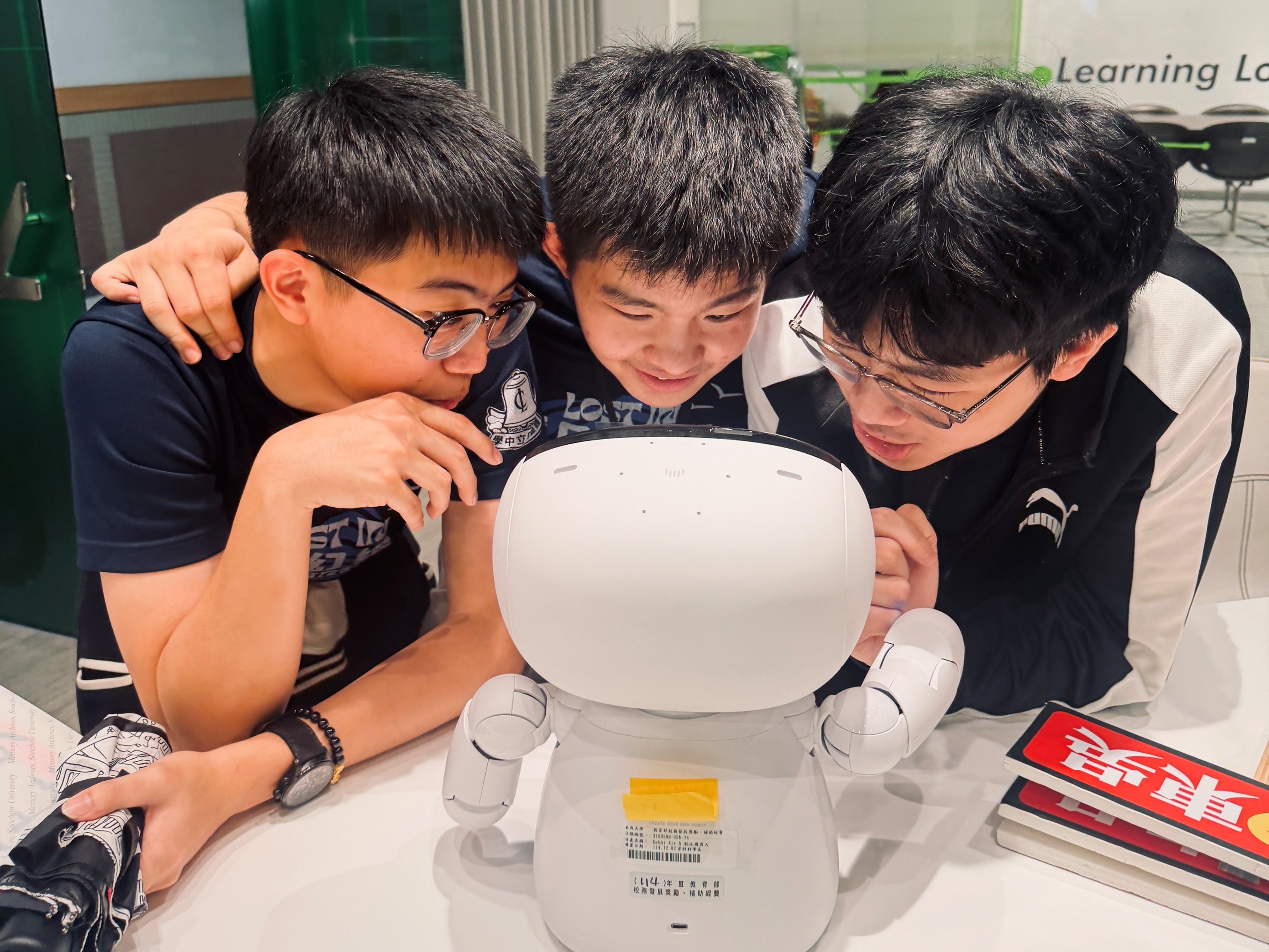 輝達教室體驗卡比機器人