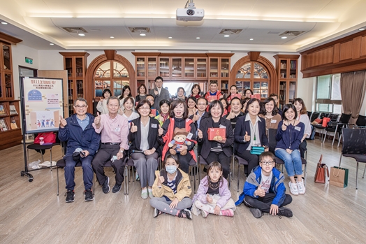 圖片標題:圖五 系友與眷屬及師長們大合照