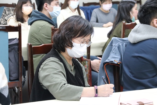 圖片標題:04同學認真聽講