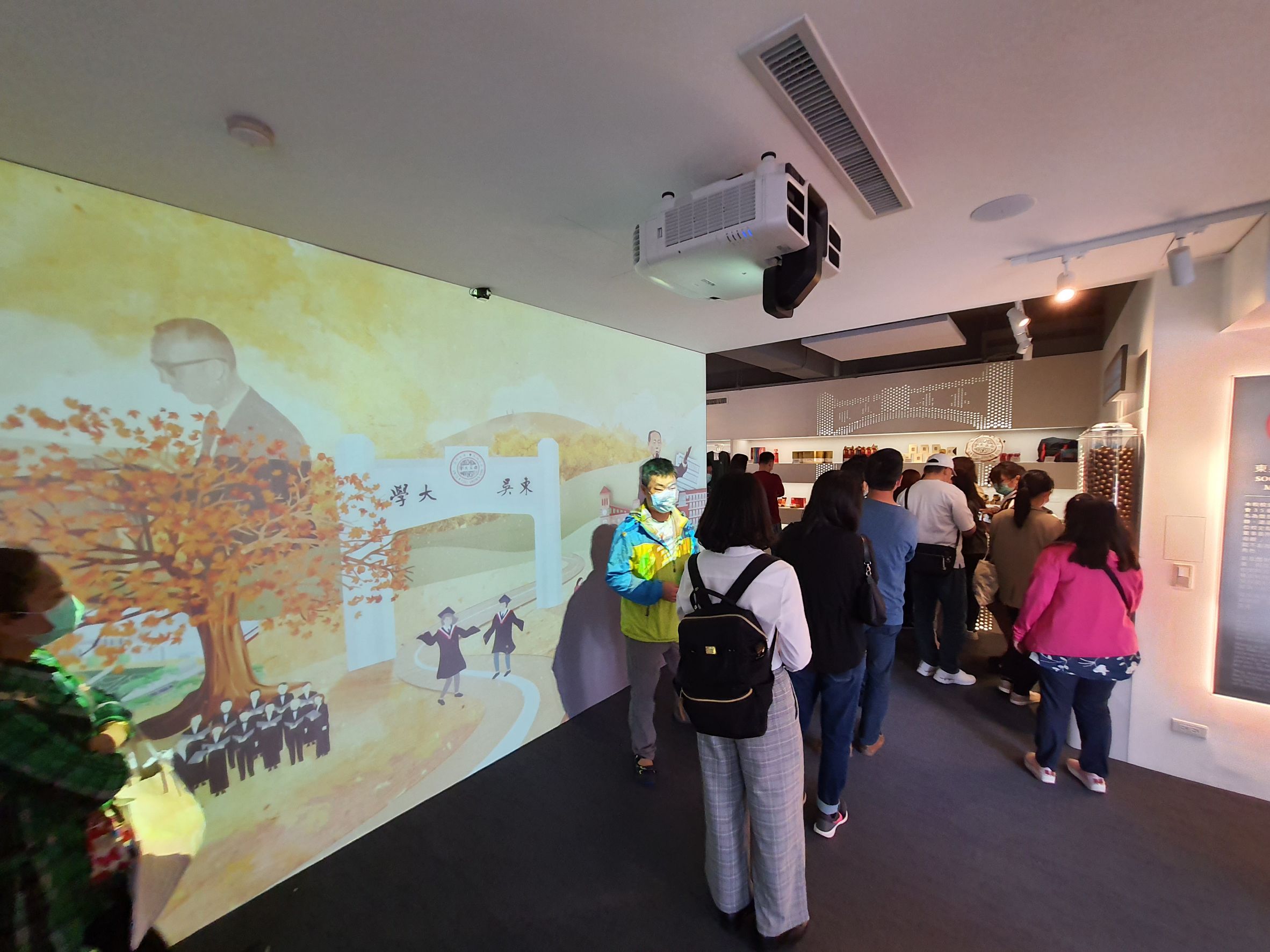圖片標題:圖七、東吳校史館人氣超夯，用心設計讓不少家長驚艷