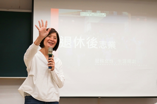 圖片標題:01 李應平老師邀請同學上台分享