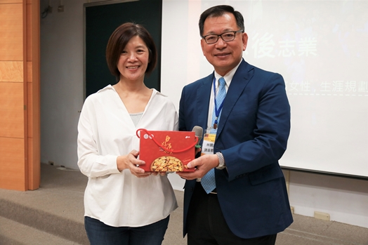 圖片標題:05 李應平老師和講座教授林鵬良合照