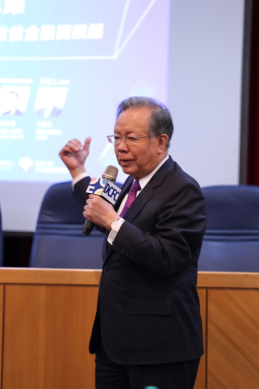 圖片標題:圖二、東吳大學嚴家淦講座教授顏慶章