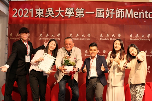 圖片標題:圖六_小組學生創意敬師活動合照