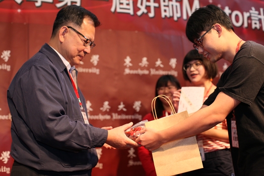 圖片標題:圖五_小組學生創意敬師活動