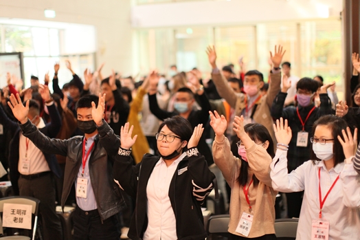 圖片標題:圖七熱力十足的搖滾版校歌