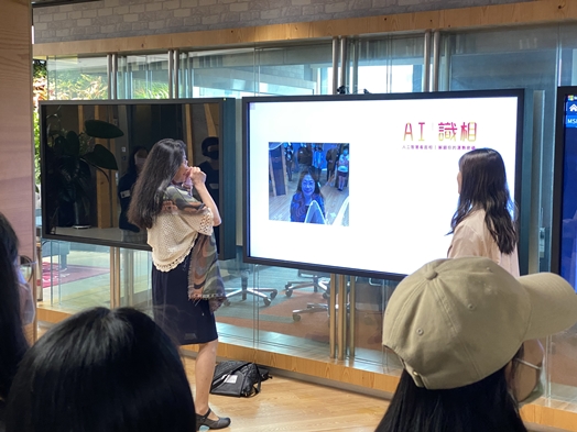 圖片標題:圖2_微軟公司的科技體驗_AI識相系統