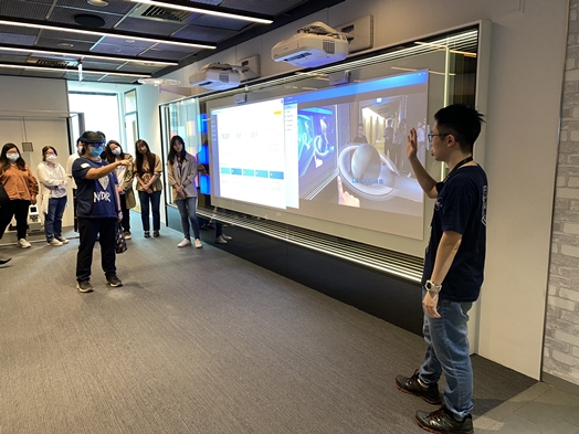 圖片標題:圖3_微軟公司的科技體驗_HoloLens