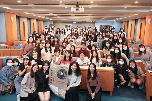 圖片標題:02 張西與同學大合照