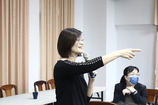 圖片標題:３講者與學生互動 