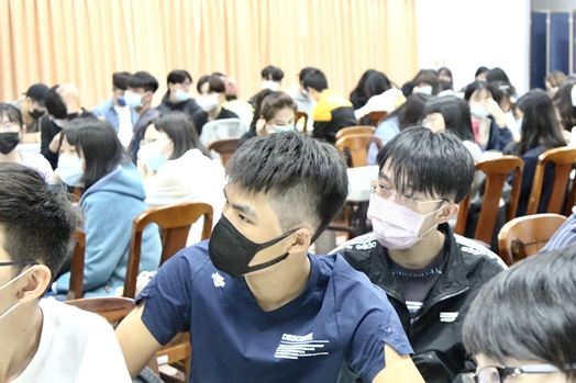 圖片標題:4學生認真聽講