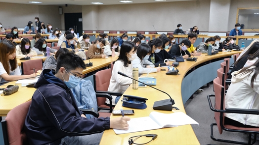 圖片標題:02 同學認真作筆記