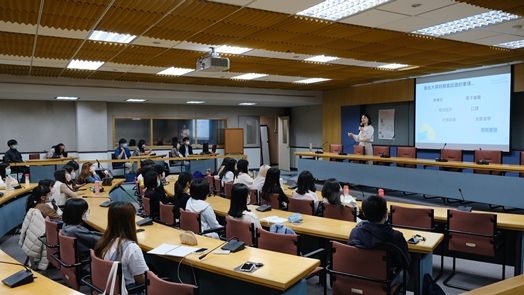 圖片標題:06 同學們認真聽講