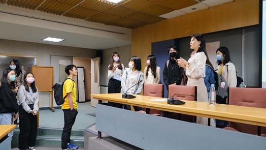 圖片標題:07 會後同學積極發問