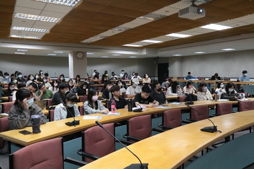 圖片標題:06演講現場