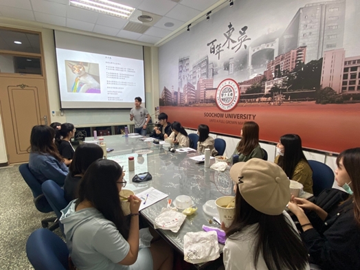 圖片標題:02專注聽講的小記者們