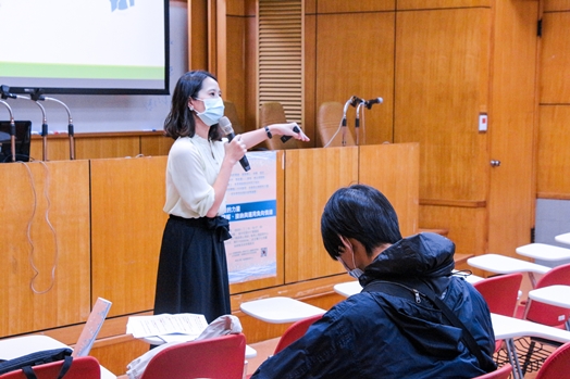 圖片標題:07劉小璐與同學互動