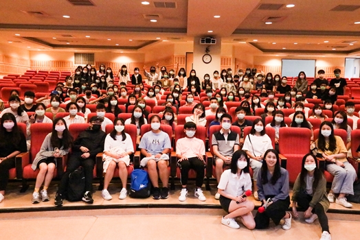 圖片標題:05 不朽與全體讀者合照