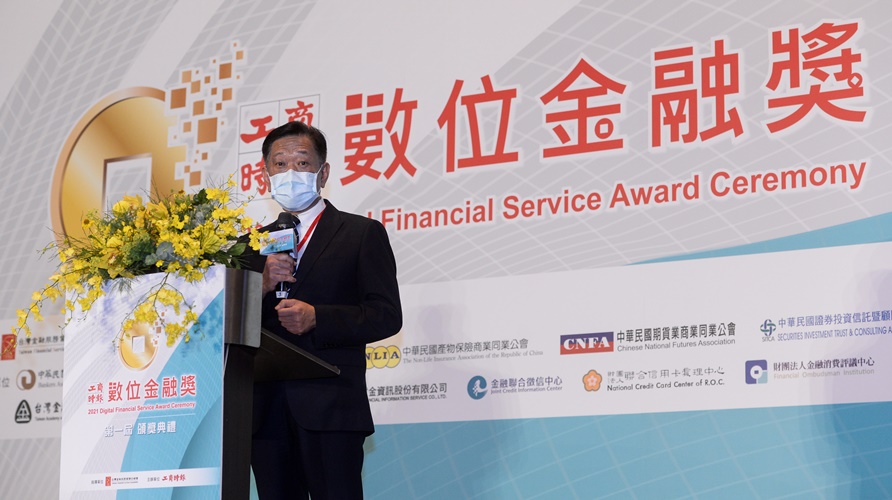 圖片標題:04工商時報社長陳國瑋講評