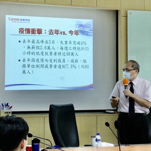 圖片標題:05同學認真聽講。