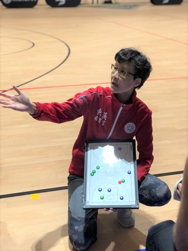 圖片標題:07教職工籃球對-吳慧芳教練