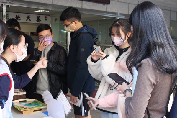 圖片標題:12 城中校區同學熱情參與活動