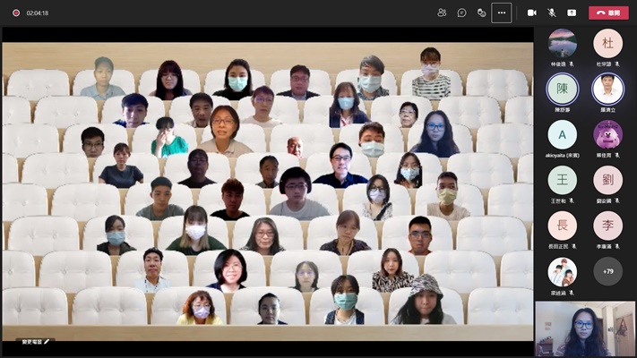 圖片標題:07 講座最後師長同學與主講人矢板明夫先生的合影