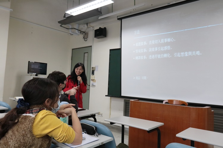 圖片標題:03講者與同學們互動