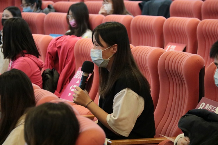 圖片標題:06踴躍發表言論的同學