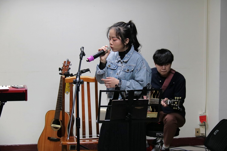 圖片標題:06主唱演唱Night Light