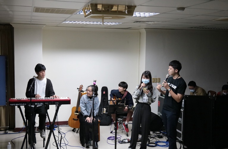 圖片標題:04守夜人和同學們互動