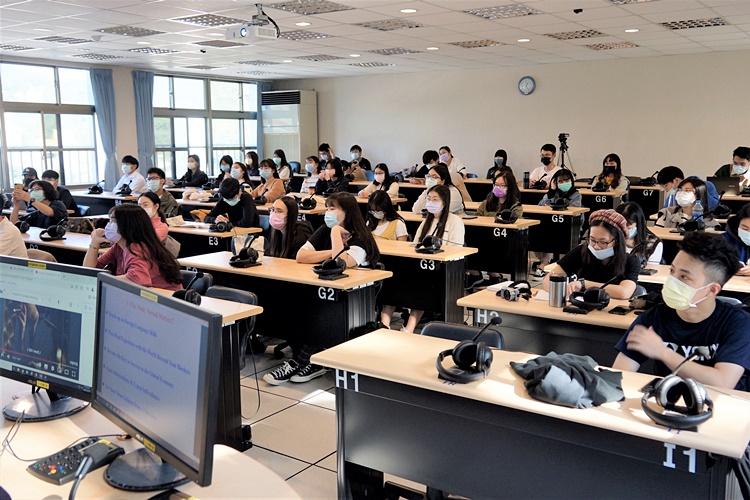 圖片標題:06 講座教室內學生認真講畫面