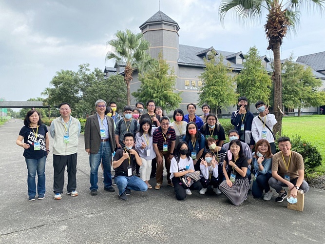 圖片標題:圖說：110年11月6日微生物學系系友會辦理「宜蘭一日遊」活動，系友及眷屬熱情響應