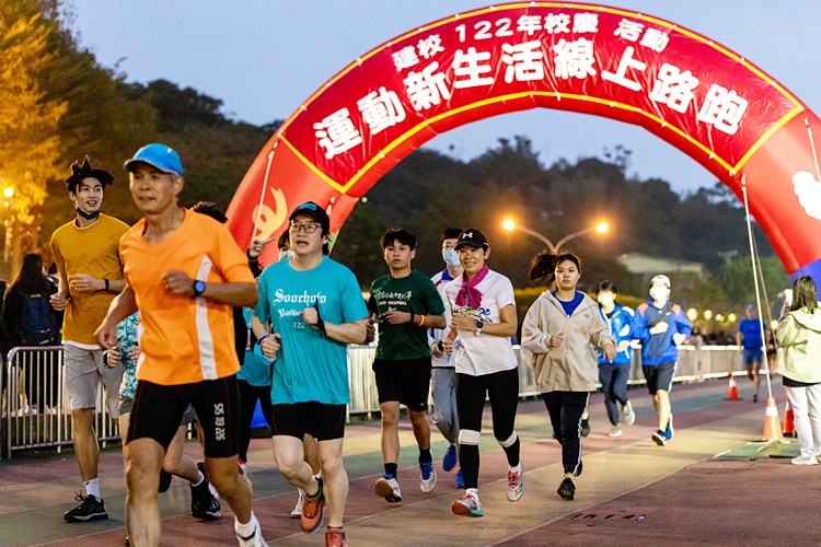 圖片標題:04除同學外，校友及教職員也共襄甚舉。