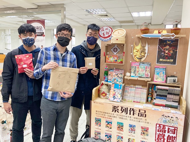 圖片標題:同學們透過遊戲體驗獲得獎品