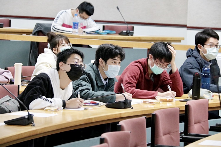 圖片標題:07同學努力辨別含糊音檔