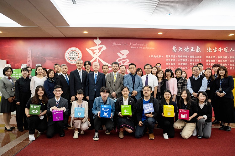 圖片標題:05與會來賓和展覽工作人員全體大合照